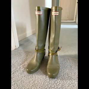 Hunter andora rainboots with heel